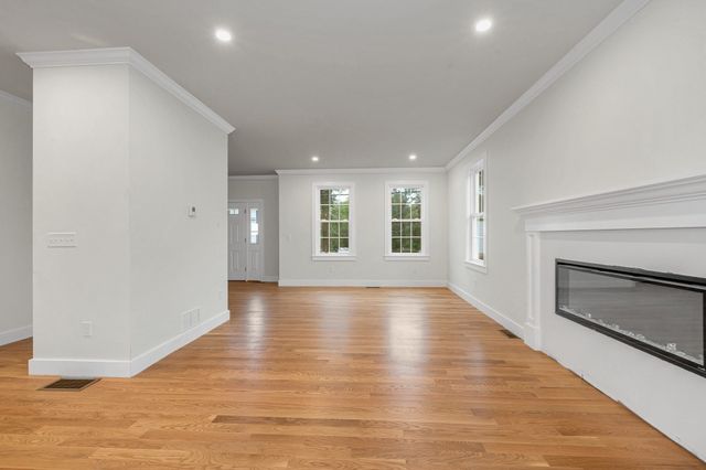 110 Friendship St, Billerica, MA 01821