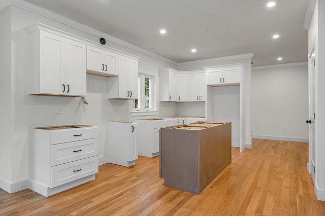 110 Friendship St, Billerica, MA 01821