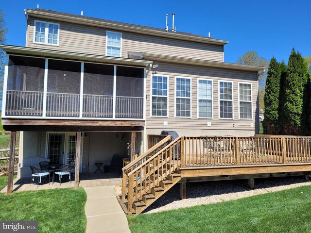 31 STANFORD DR, West Grove, PA 19390