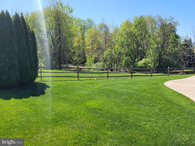 31 STANFORD DR, West Grove, PA 19390