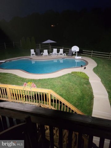 31 STANFORD DR, West Grove, PA 19390