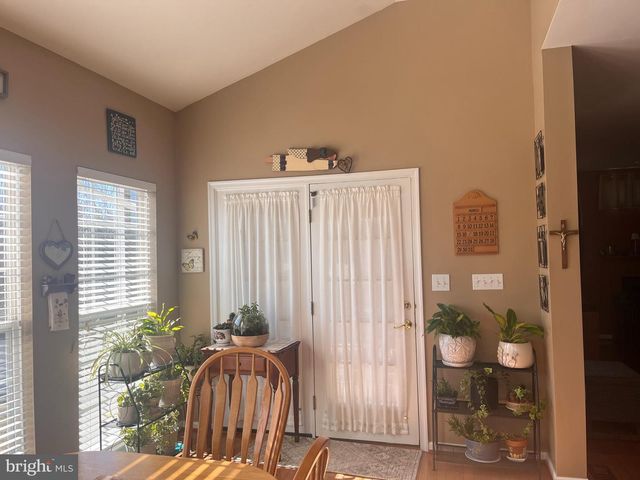 31 STANFORD DR, West Grove, PA 19390