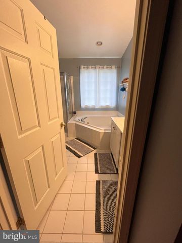 31 STANFORD DR, West Grove, PA 19390