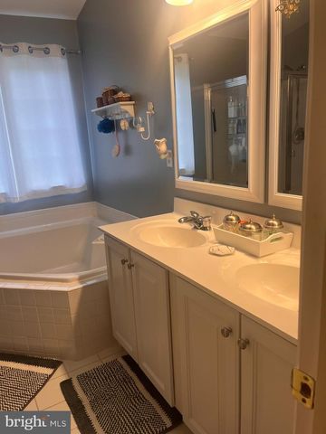 31 STANFORD DR, West Grove, PA 19390