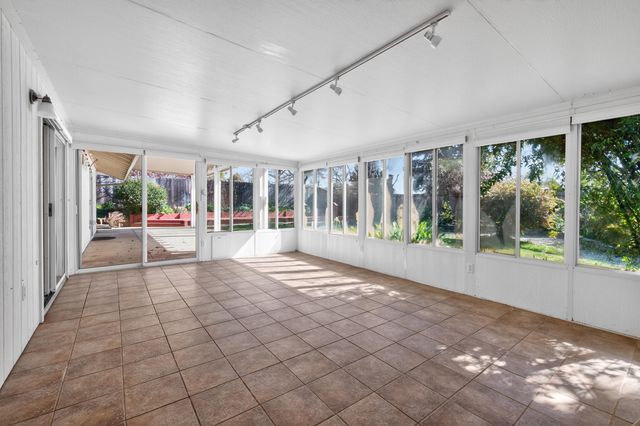 2935 Snow Fire Court, Redding, CA 96003