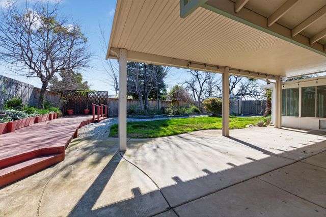 2935 Snow Fire Court, Redding, CA 96003