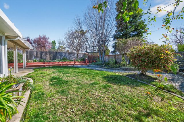 2935 Snow Fire Court, Redding, CA 96003