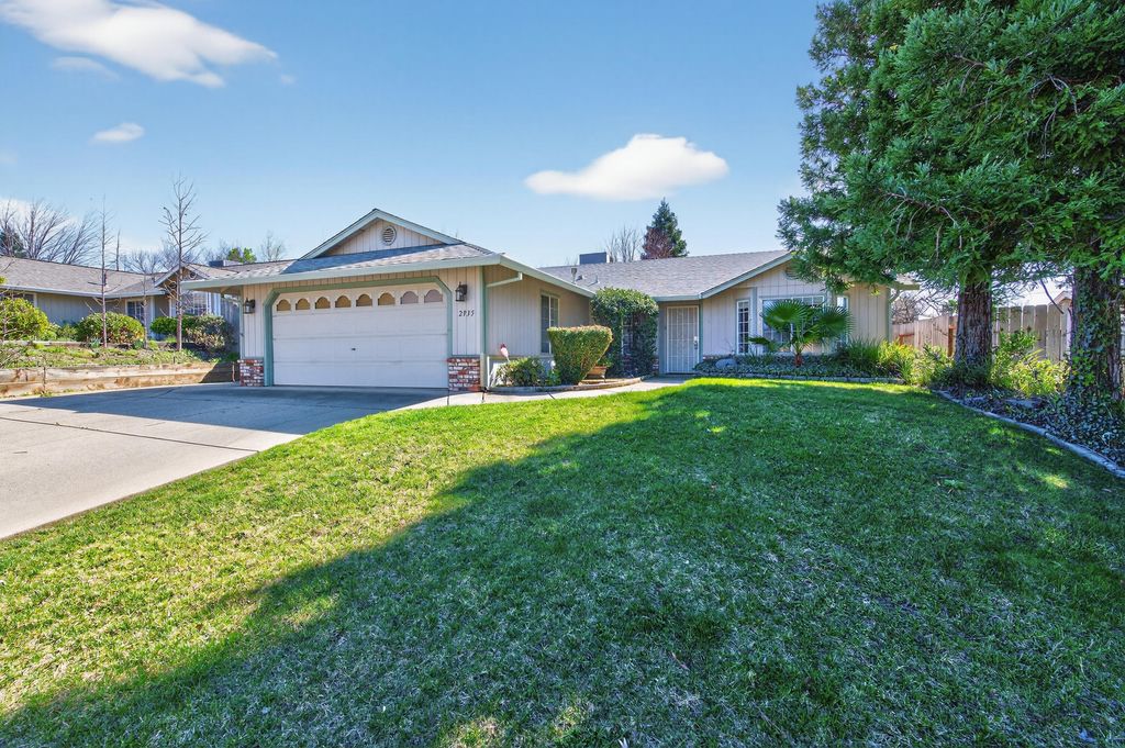 2935 Snow Fire Court, Redding, CA 96003