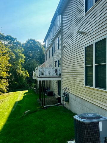 15 Freedom Way 60, East Lyme, CT 06357