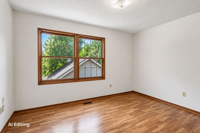 1070 50th Street 4C, West Des Moines, IA 50266