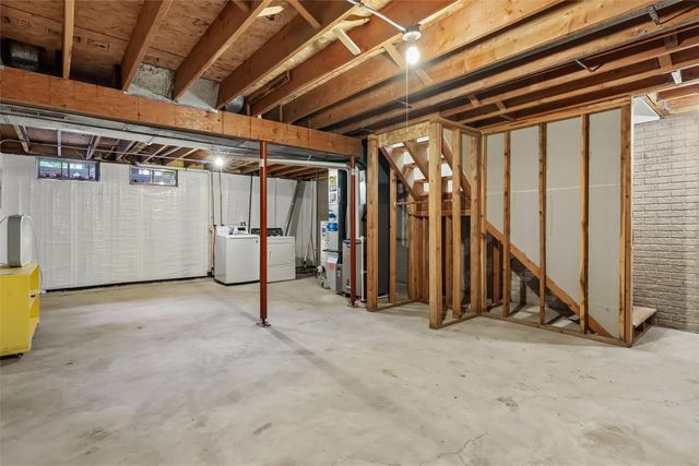1070 50th Street 4C, West Des Moines, IA 50266