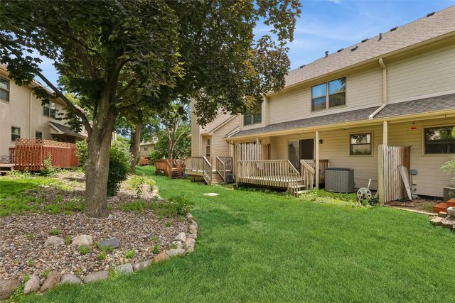 1070 50th Street 4C, West Des Moines, IA 50266