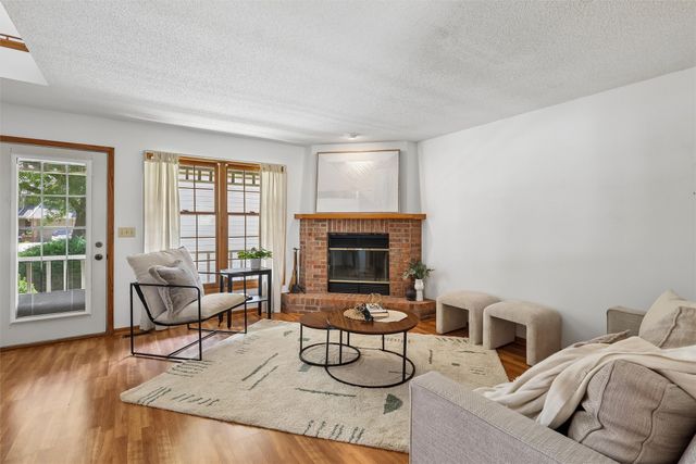 1070 50th Street 4C, West Des Moines, IA 50266