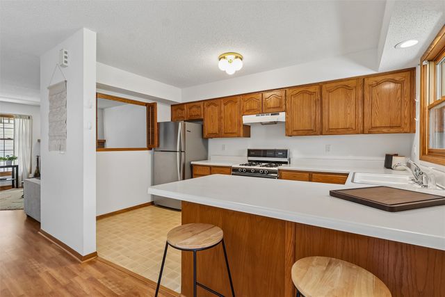 1070 50th Street 4C, West Des Moines, IA 50266