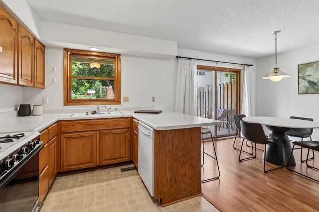 1070 50th Street 4C, West Des Moines, IA 50266