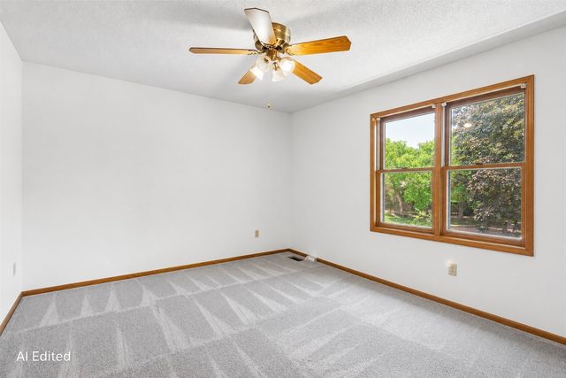 1070 50th Street 4C, West Des Moines, IA 50266