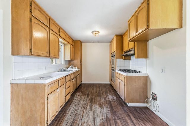 1352 N Pleasant Avenue, Fresno, CA 93728