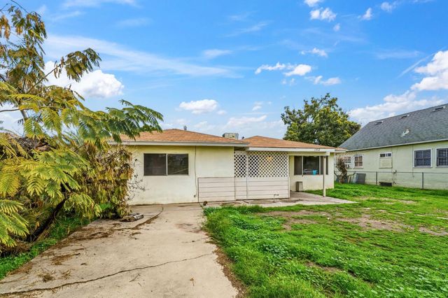 1352 N Pleasant Avenue, Fresno, CA 93728