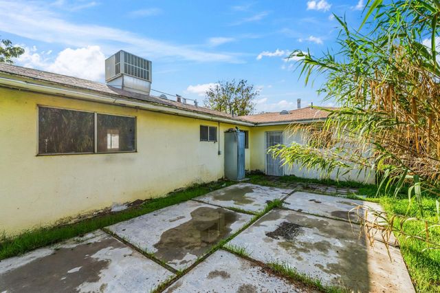 1352 N Pleasant Avenue, Fresno, CA 93728