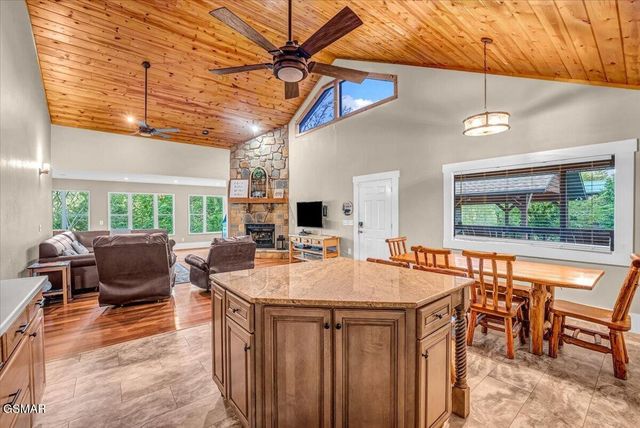 1463 Red Cedar Lane, Sevierville, TN 37876