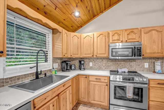 1463 Red Cedar Lane, Sevierville, TN 37876