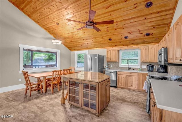 1463 Red Cedar Lane, Sevierville, TN 37876