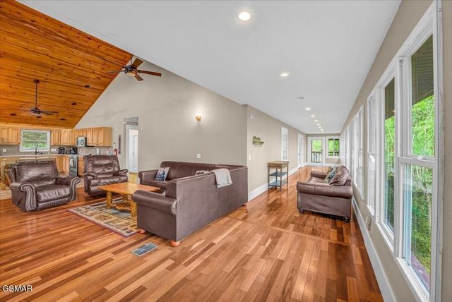1463 Red Cedar Lane, Sevierville, TN 37876