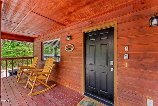 1463 Red Cedar Lane, Sevierville, TN 37876