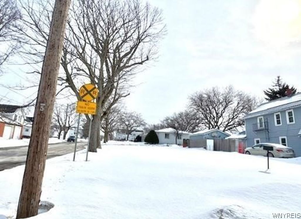 49 East Courtney Street, Dunkirk, NY 14048