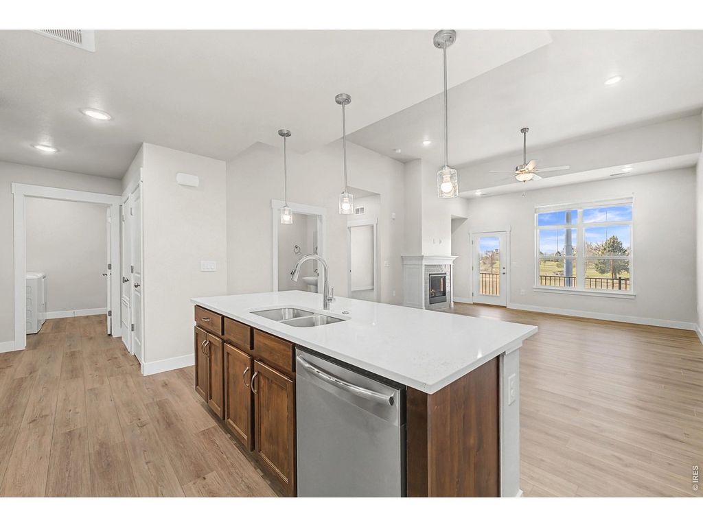 265 High Point Dr 306, Longmont, CO 80504