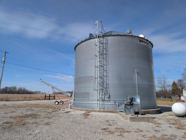 2810 E Old US 50, Bedford, IN 47421