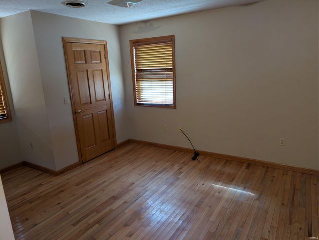 2810 E Old US 50, Bedford, IN 47421