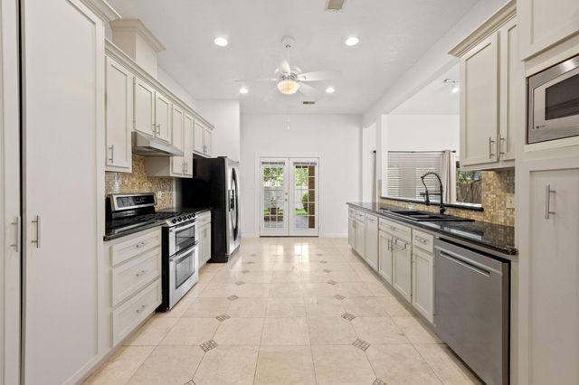1 Wellington Lane, Sugar Land, TX 77478