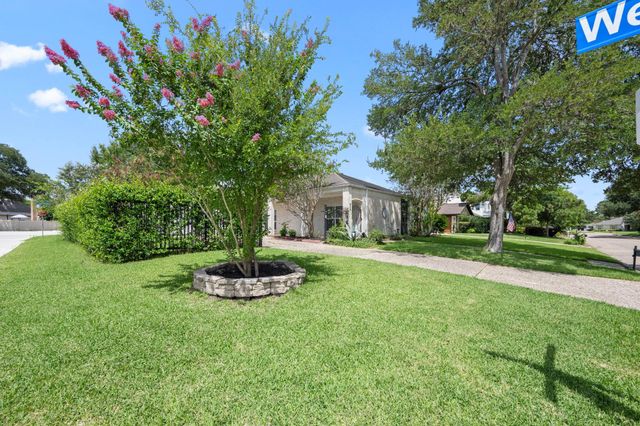 1 Wellington Lane, Sugar Land, TX 77478