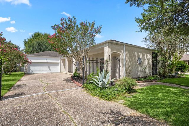 1 Wellington Lane, Sugar Land, TX 77478