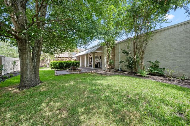 1 Wellington Lane, Sugar Land, TX 77478