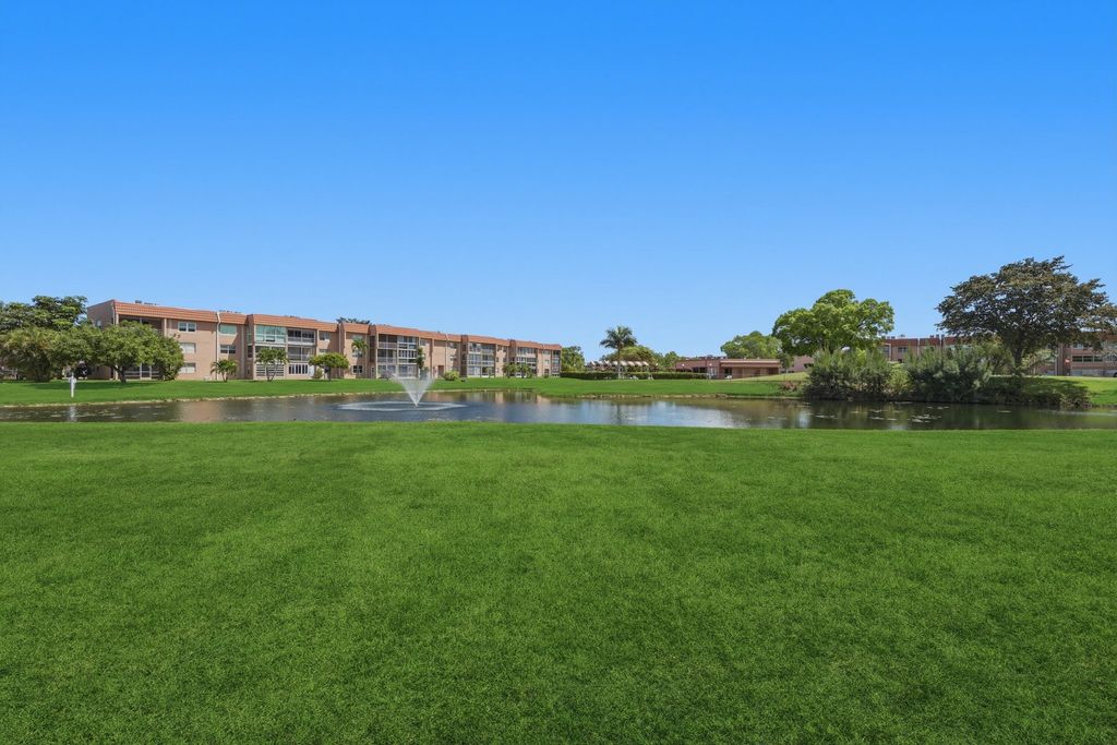 9861 Sunrise Lakes Boulevard 101, Sunrise, FL 33322