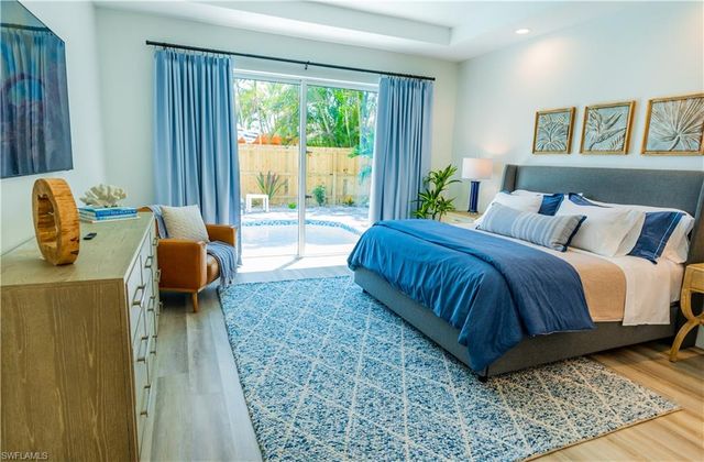 548 101st AVE, Naples, FL 34108