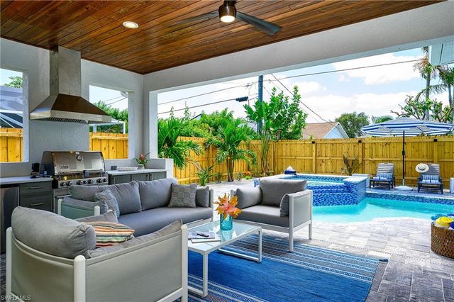 548 101st AVE, Naples, FL 34108