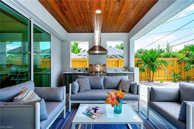 548 101st AVE, Naples, FL 34108
