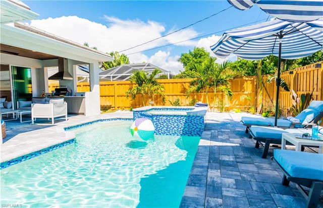 548 101st AVE, Naples, FL 34108