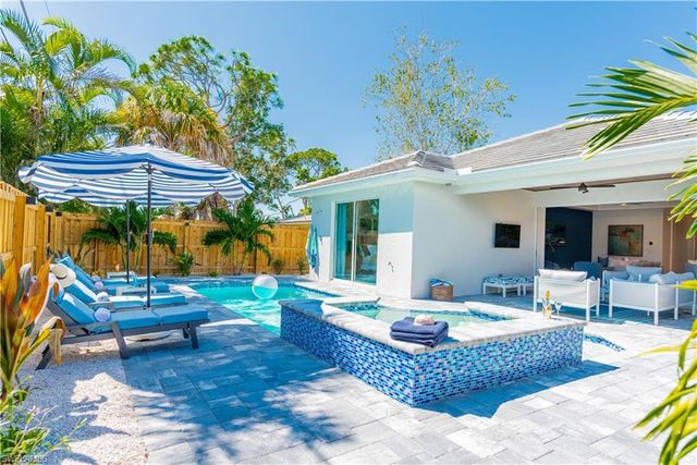 548 101st AVE, Naples, FL 34108