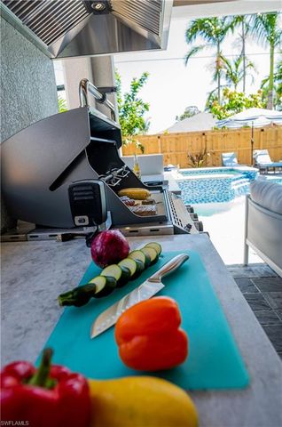548 101st AVE, Naples, FL 34108