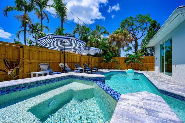 548 101st AVE, Naples, FL 34108