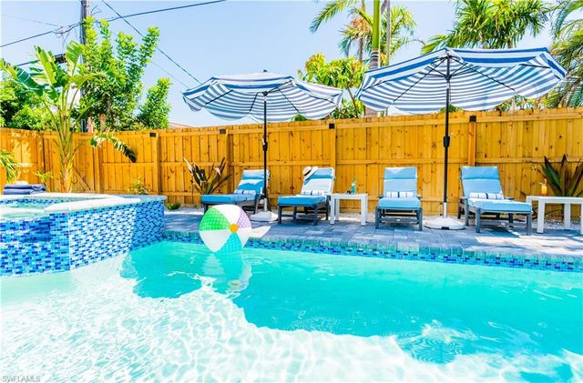 548 101st AVE, Naples, FL 34108