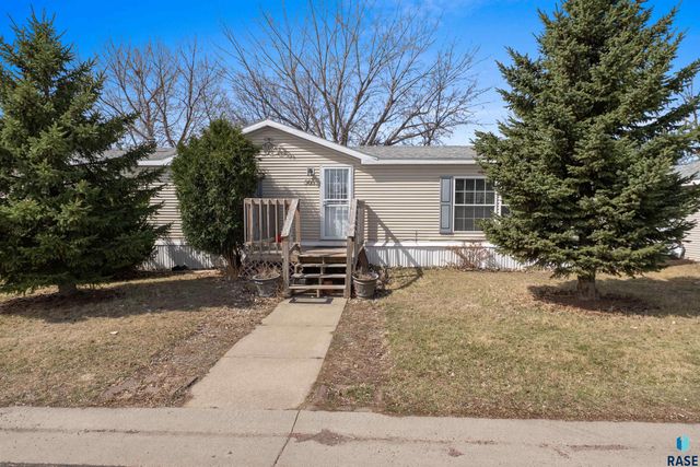 305 N Rochelle Pl Place, Sioux Falls, SD 57110
