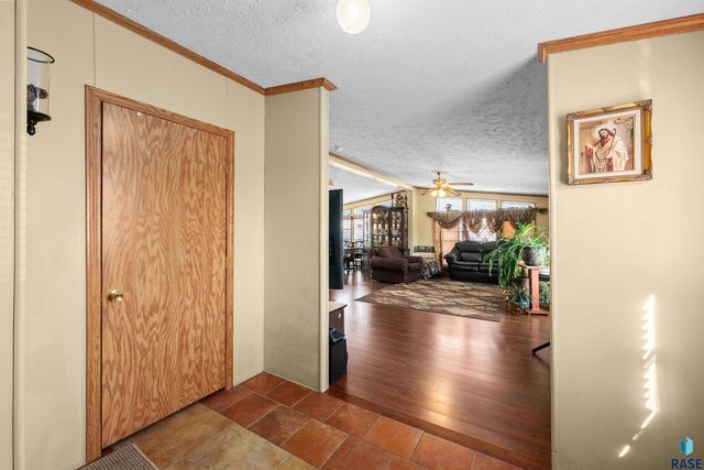 305 N Rochelle Pl Place, Sioux Falls, SD 57110