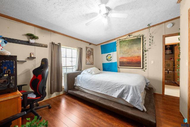 305 N Rochelle Pl Place, Sioux Falls, SD 57110