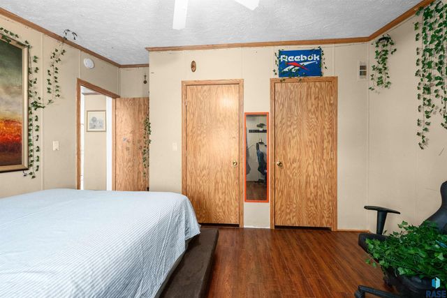 305 N Rochelle Pl Place, Sioux Falls, SD 57110