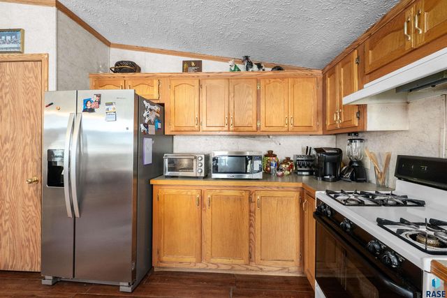 305 N Rochelle Pl Place, Sioux Falls, SD 57110